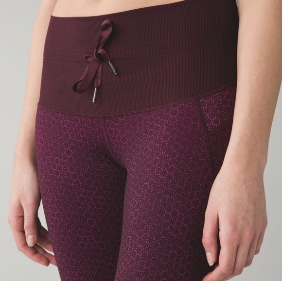 Lululemon Shake It Out Crop - Picture 2 of 16